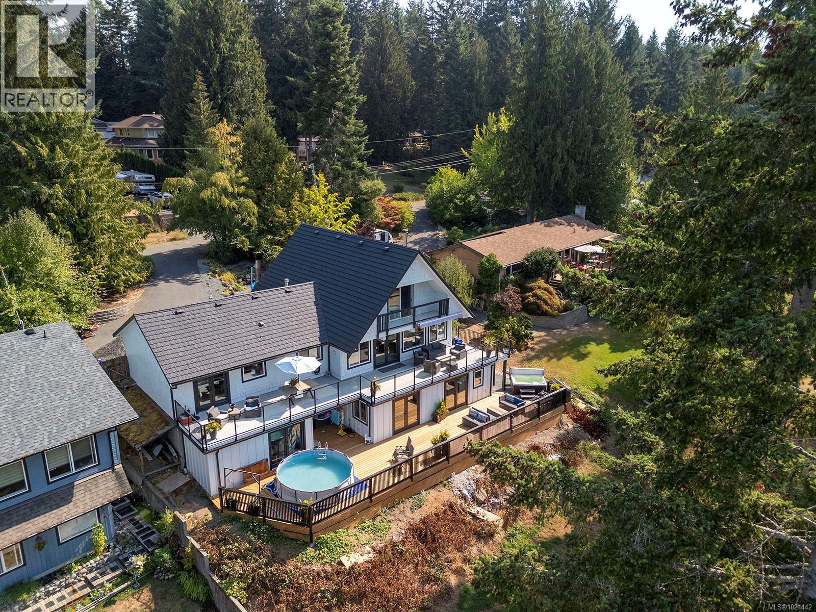 7703 Tozer Rd, Fanny Bay