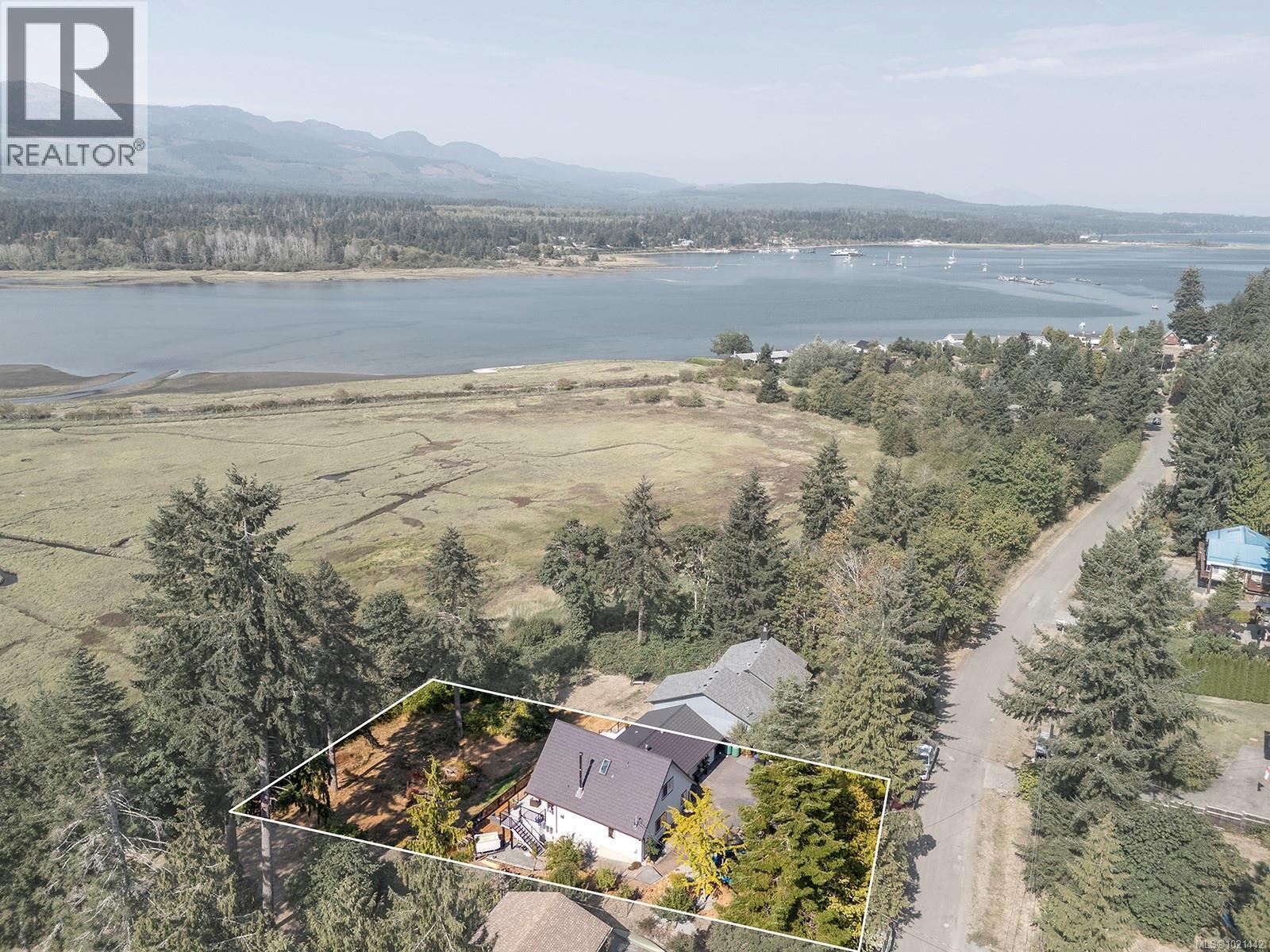 7703 Tozer Rd, Fanny Bay