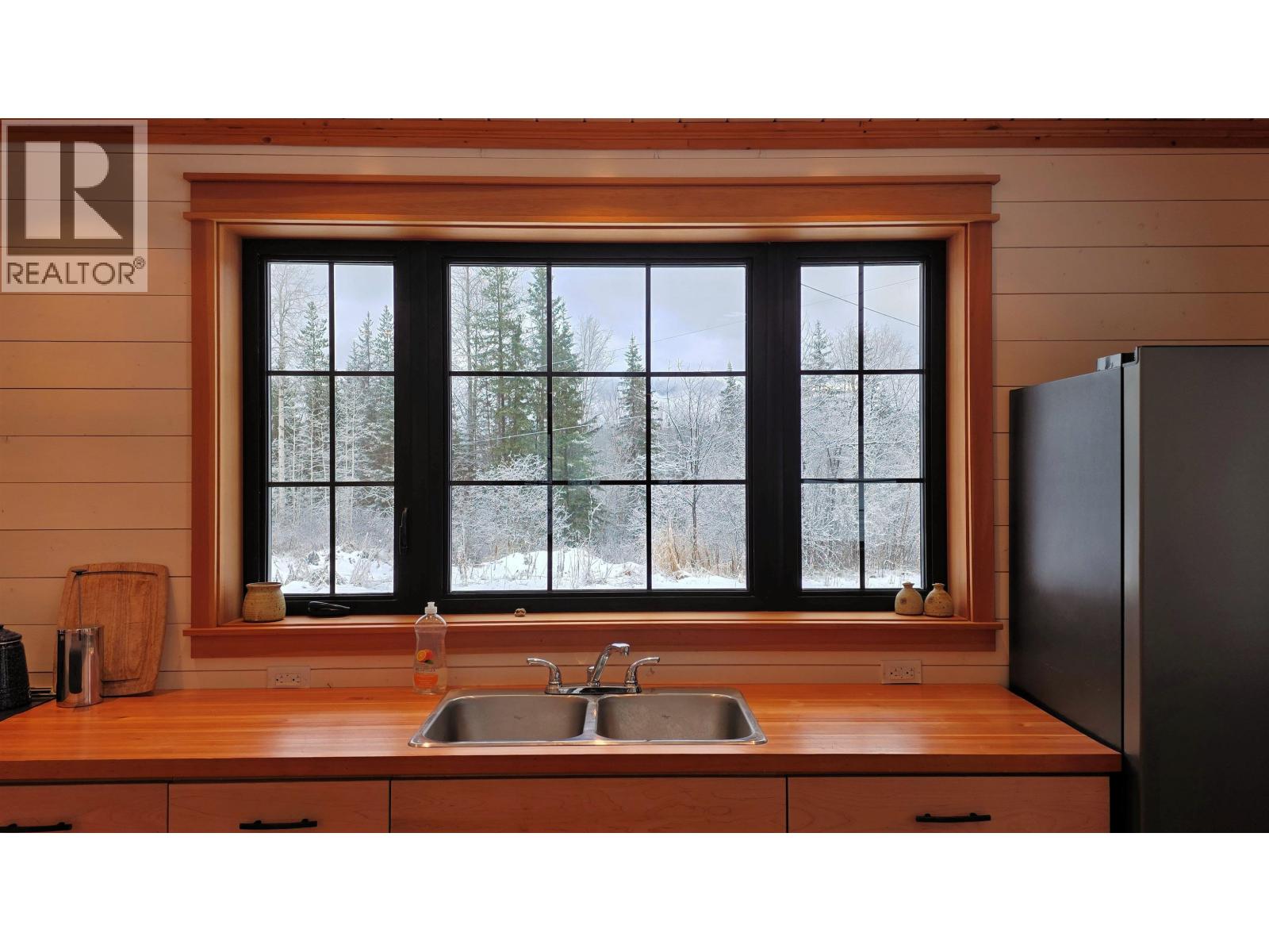 30 SEVENTEEN MILE Road, Hazelton