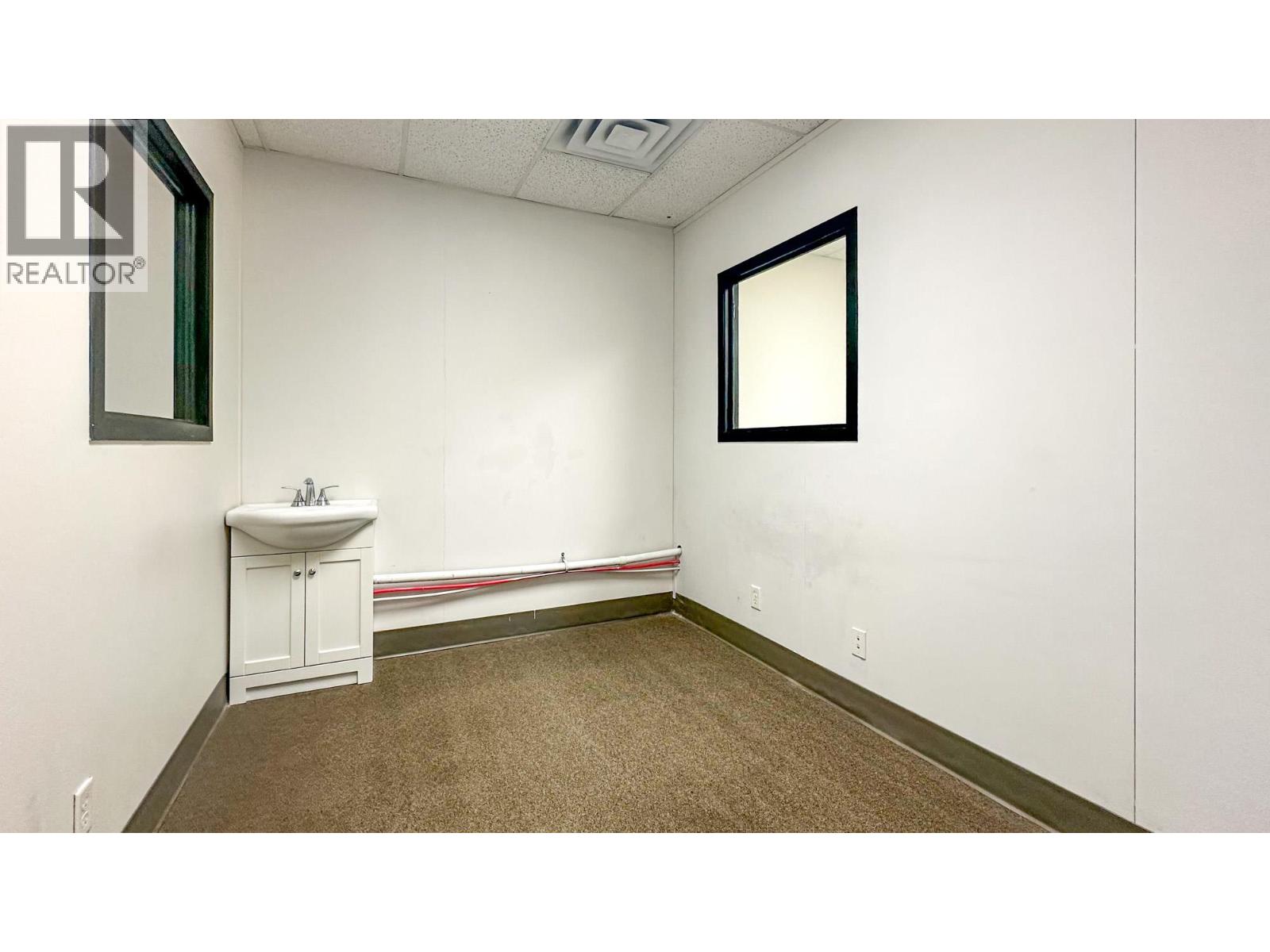 102B 200 Dougall Road North, Kelowna