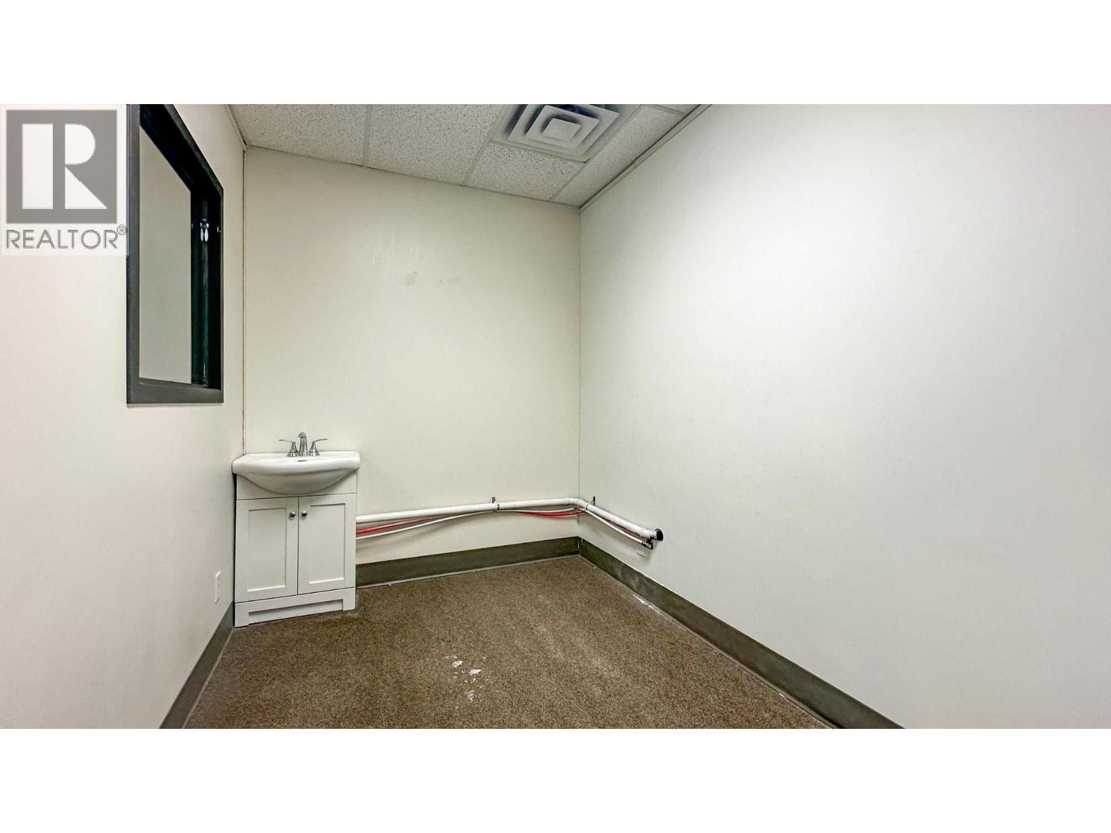 102B 200 Dougall Road North, Kelowna