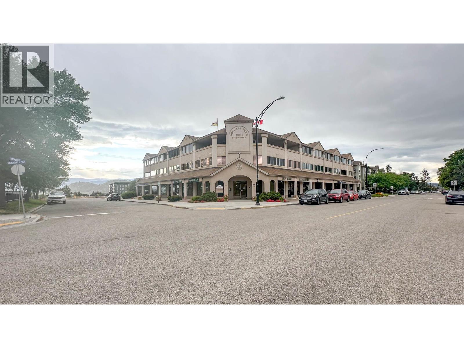 102B 200 Dougall Road North, Kelowna