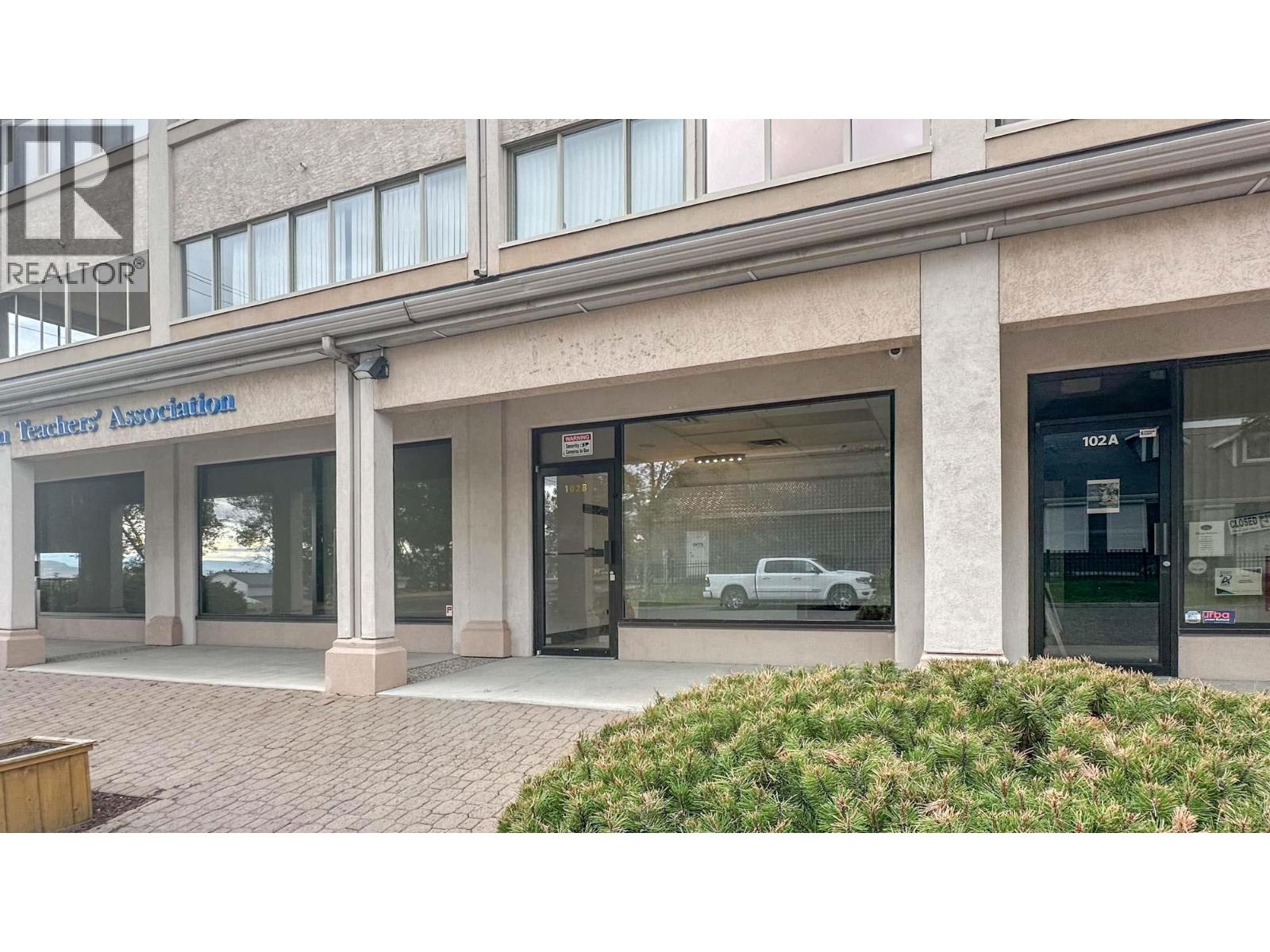 102B 200 Dougall Road North, Kelowna