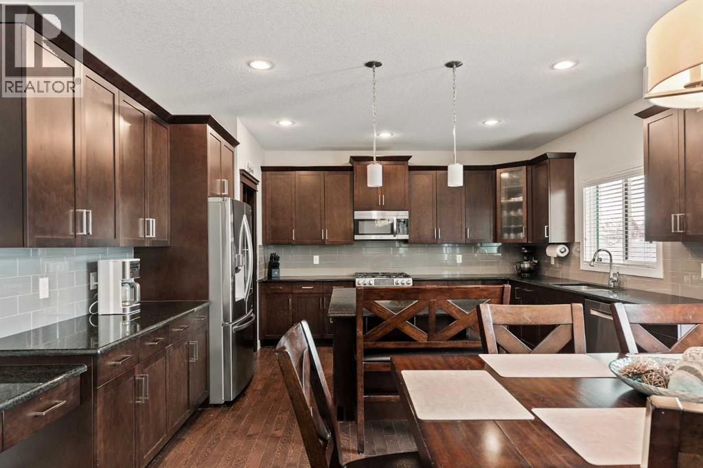 Single Family House for Sale in  Crestridge Mews SW Crestmont Calgary 