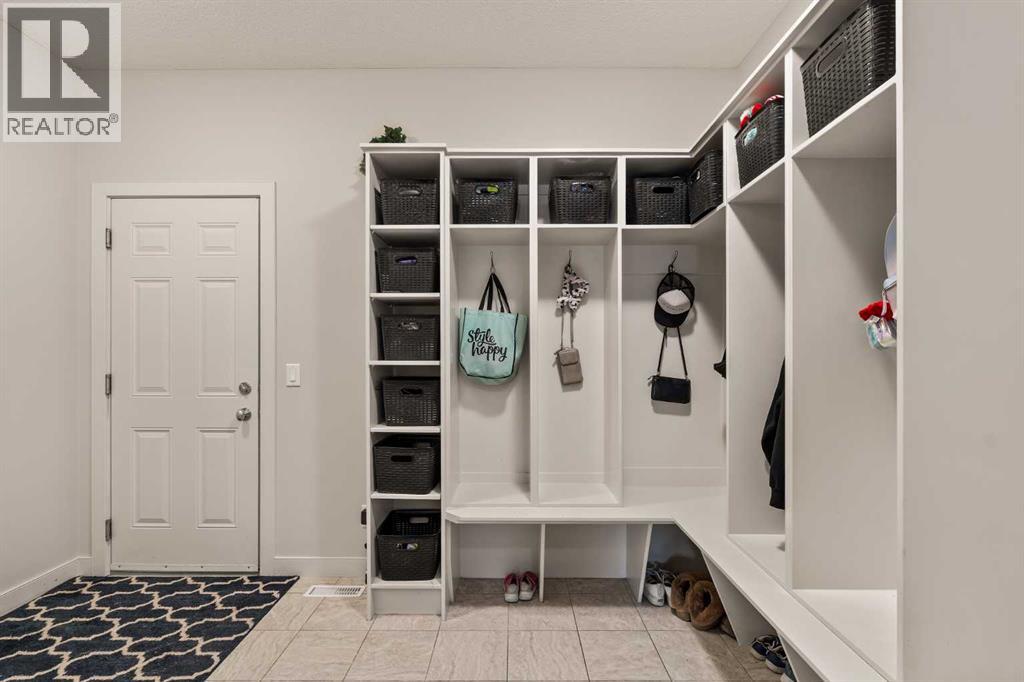 Single Family House for Sale in  Crestridge Mews SW Crestmont Calgary 