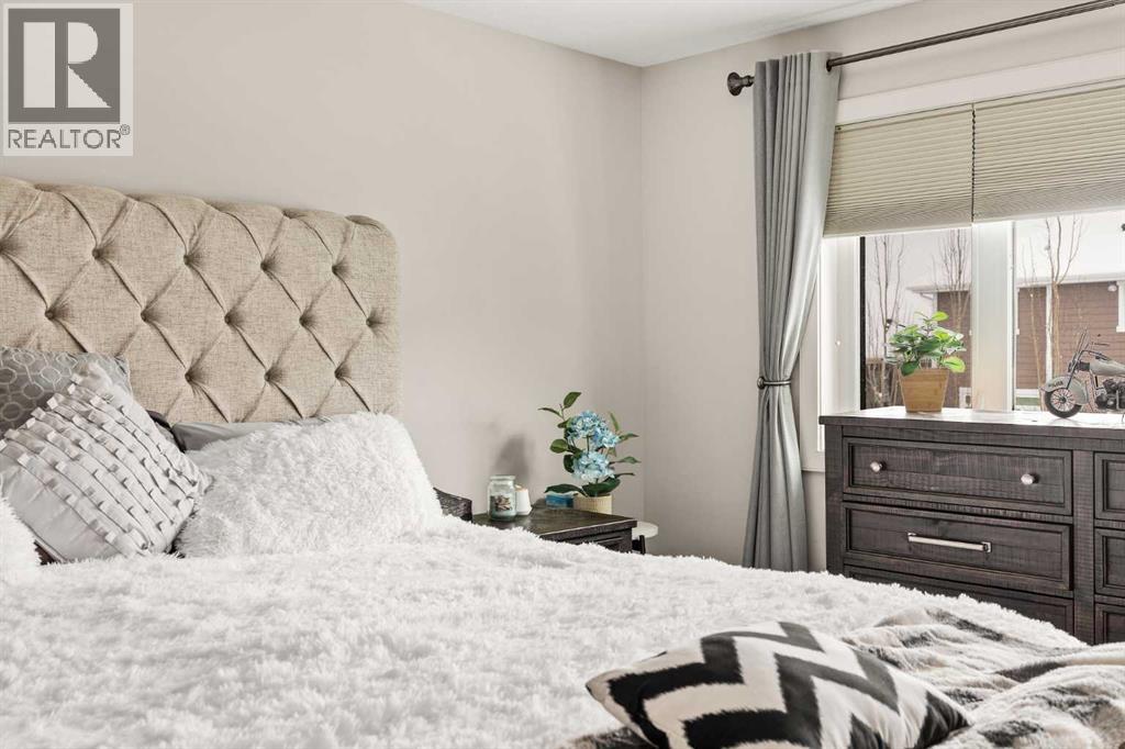 Single Family House for Sale in  Crestridge Mews SW Crestmont Calgary 