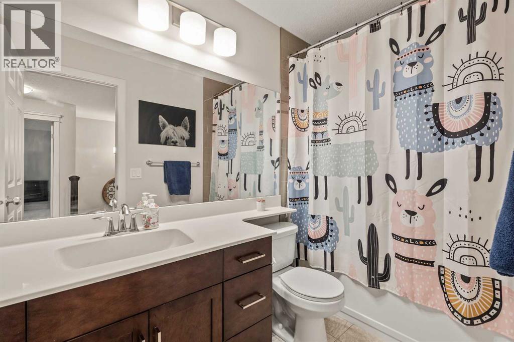 Single Family House for Sale in  Crestridge Mews SW Crestmont Calgary 