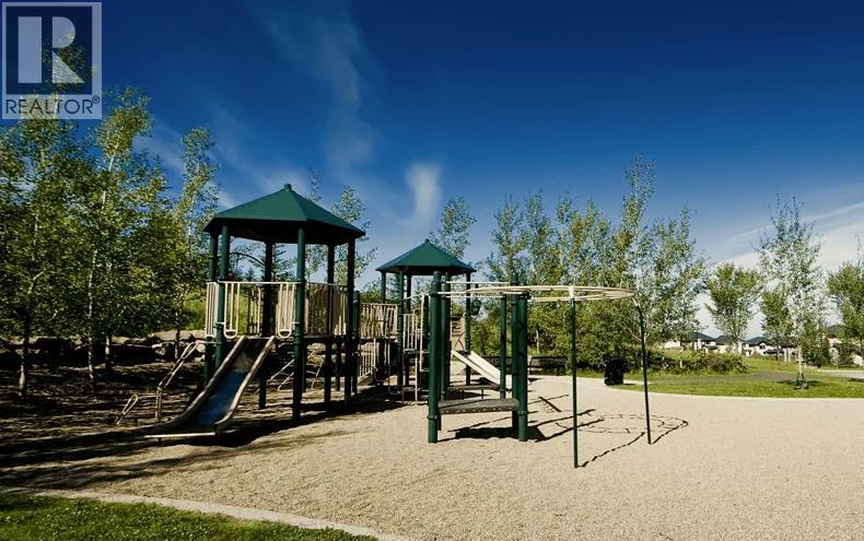 Single Family House for Sale in  Crestridge Mews SW Crestmont Calgary 