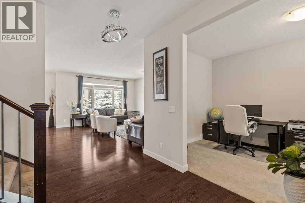 Single Family House for Sale in  Crestridge Mews SW Crestmont Calgary 