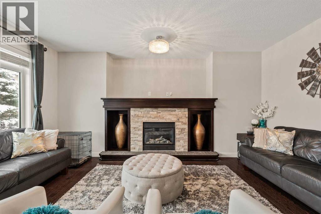 Single Family House for Sale in  Crestridge Mews SW Crestmont Calgary 