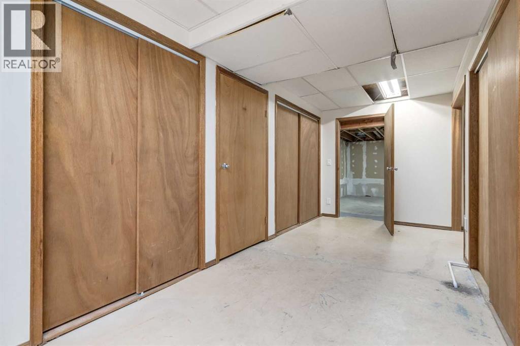 Single Family House Bungalow for Sale in  Hawkhill Way NW Hawkwood Calgary 