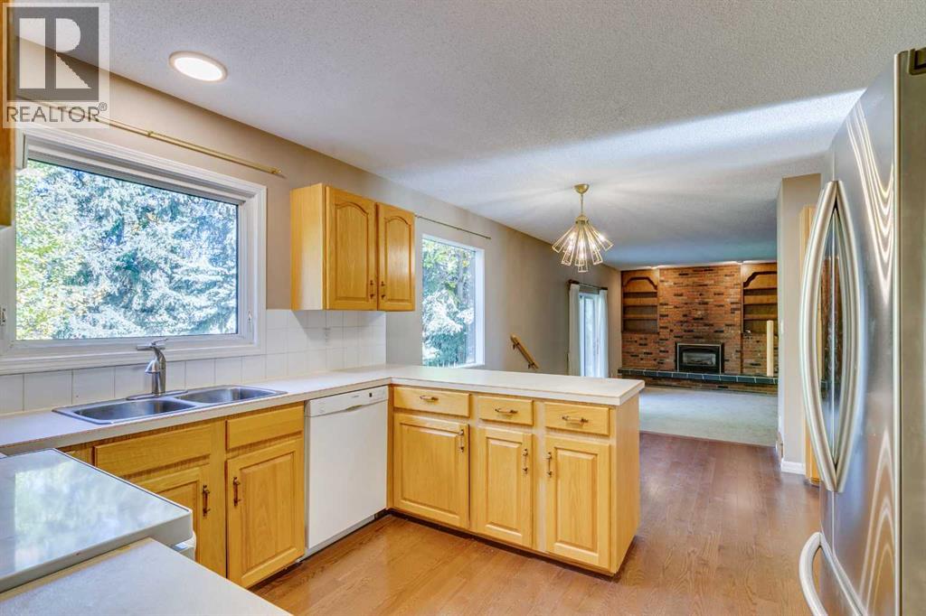 Single Family House for Sale in  Varsity Estates Road NW Varsity Calgary 