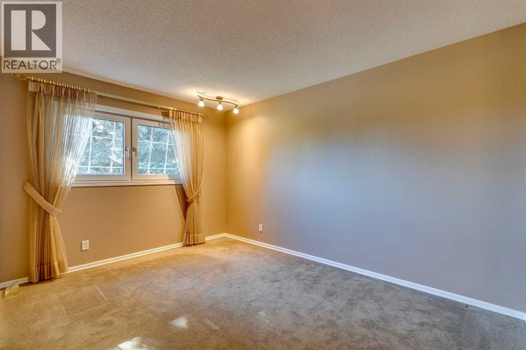 Single Family House for Sale in  Varsity Estates Road NW Varsity Calgary 