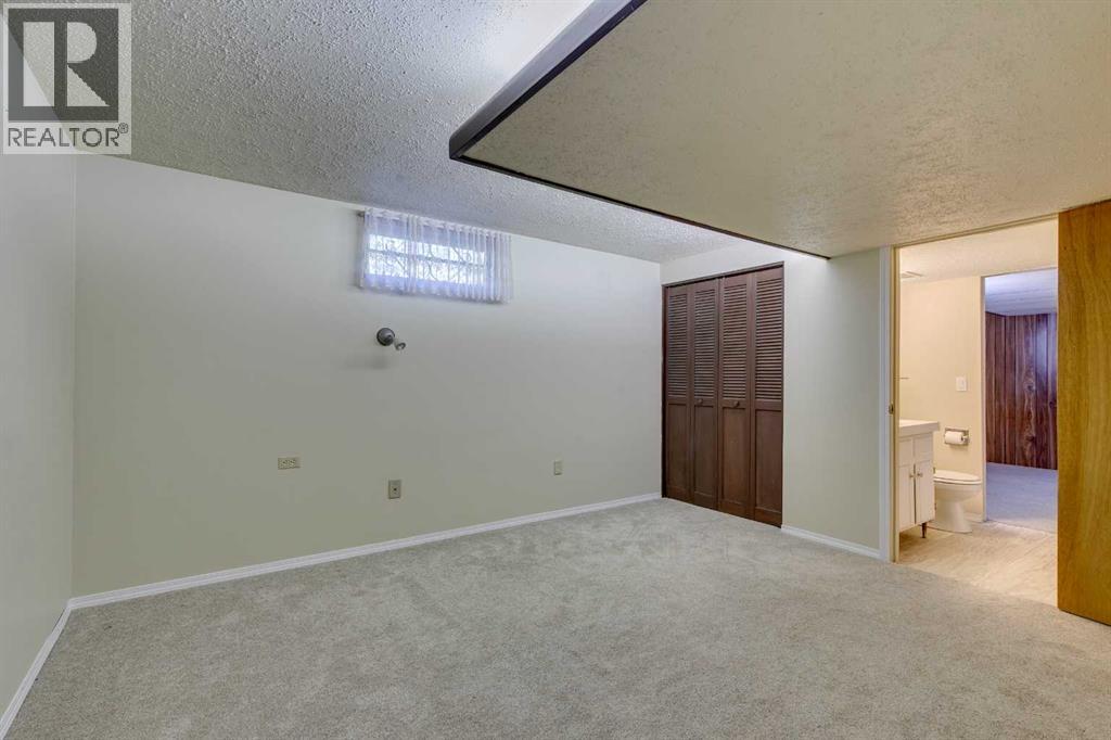 Single Family House for Sale in  Varsity Estates Road NW Varsity Calgary 