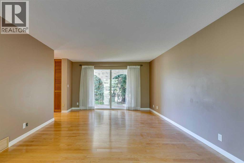 Single Family House for Sale in  Varsity Estates Road NW Varsity Calgary 