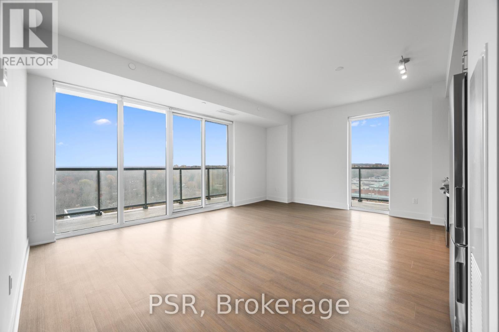 913 - 195 DEERFIELD ROAD - Photo 2 of 42, Newmarket (Central Newmarket), Ontario