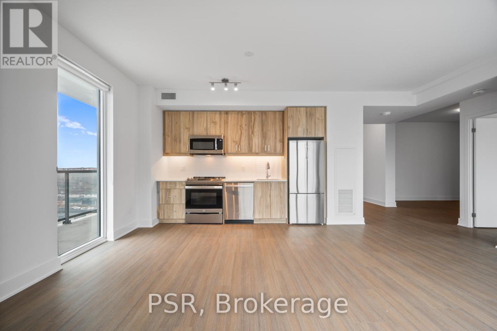 913 - 195 DEERFIELD ROAD - Photo 3 of 42, Newmarket (Central Newmarket), Ontario