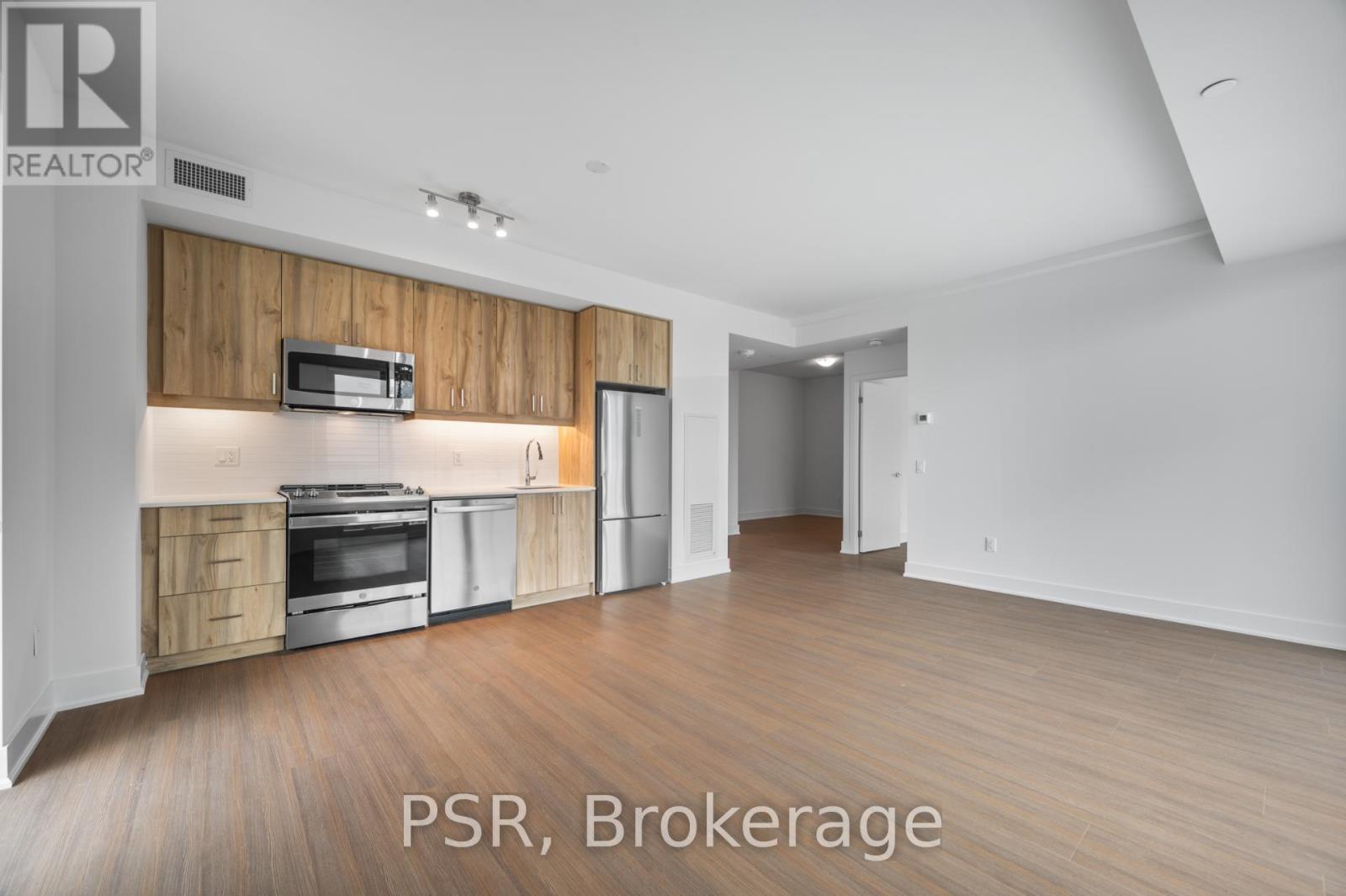 913 - 195 DEERFIELD ROAD - Photo 4 of 42, Newmarket (Central Newmarket), Ontario