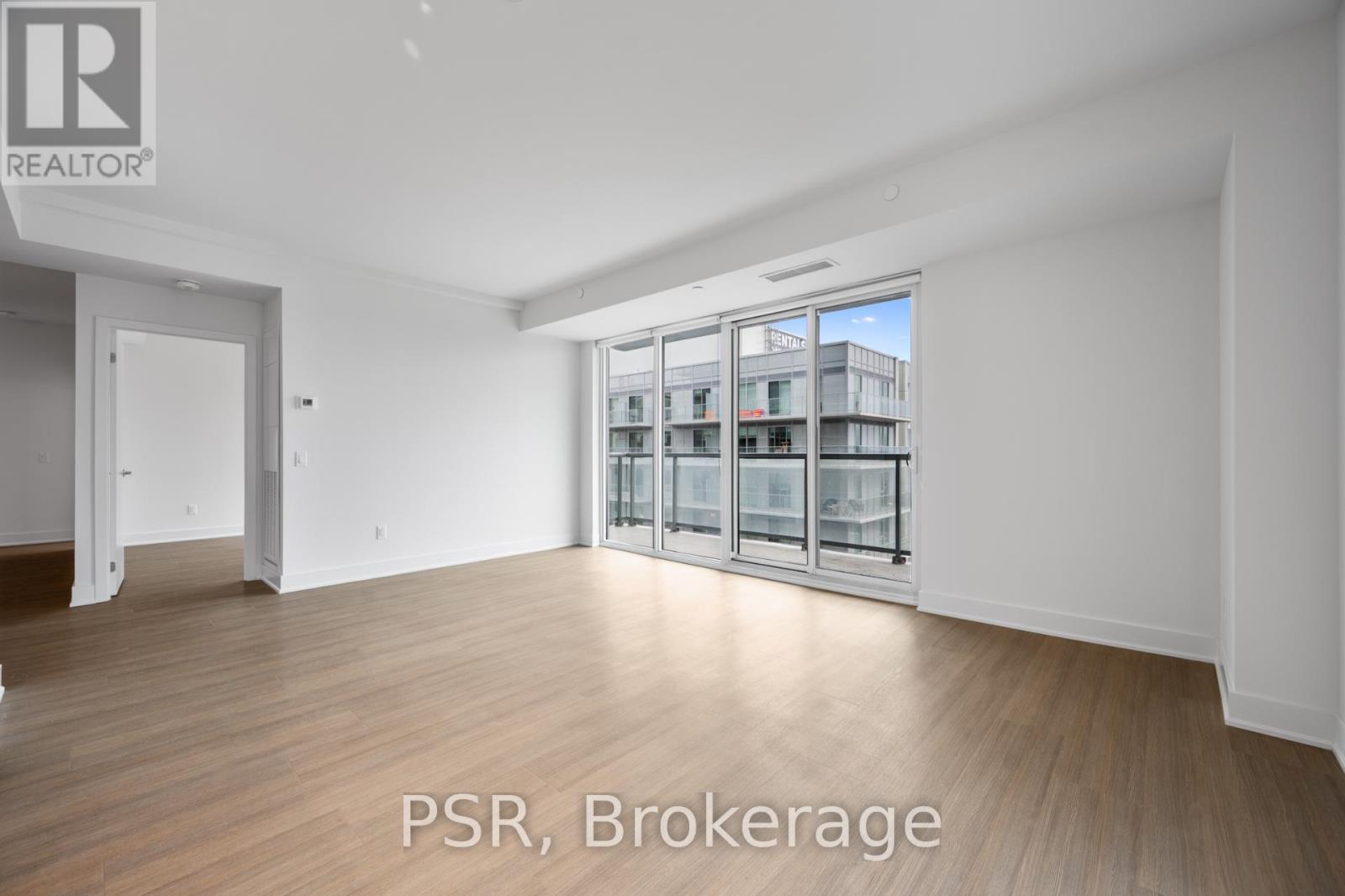 913 - 195 DEERFIELD ROAD - Photo 5 of 42, Newmarket (Central Newmarket), Ontario