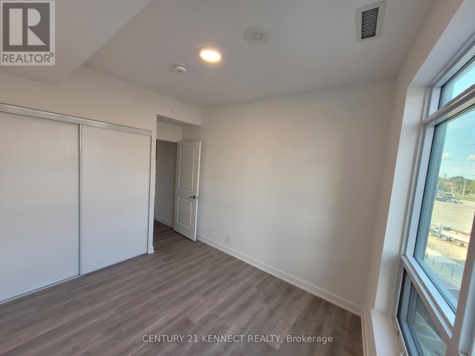 #B-432 50 UPPER MALL WAY - 24
