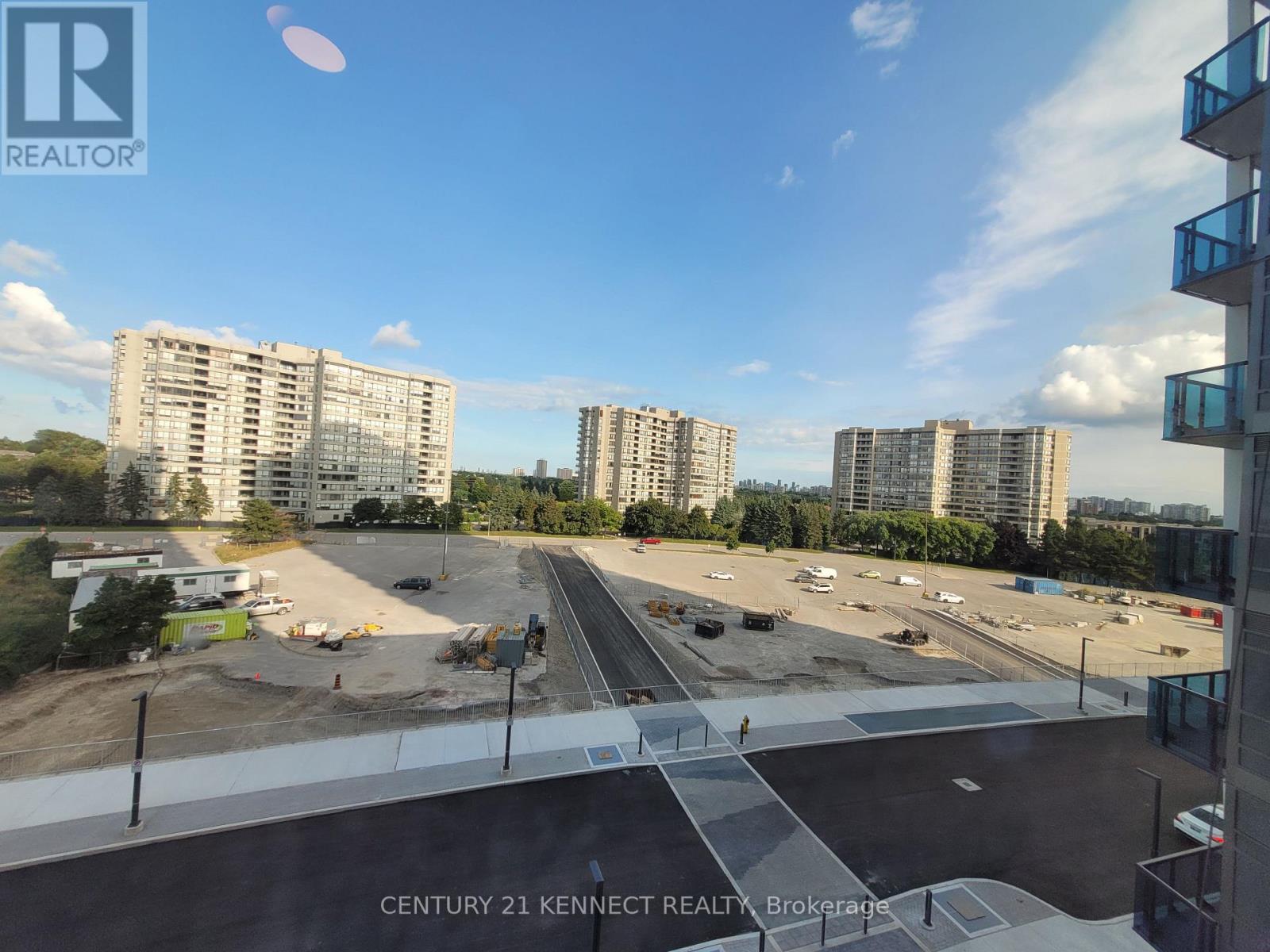 #B-432 50 UPPER MALL WAY - 23