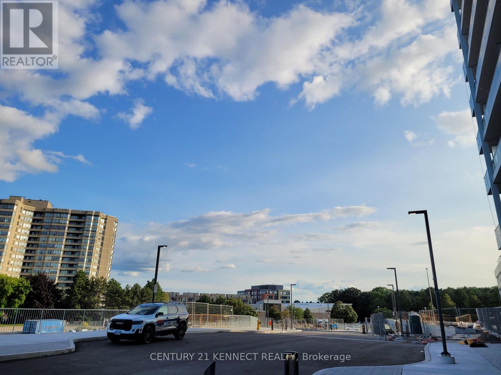 #B-432 50 UPPER MALL WAY - 39