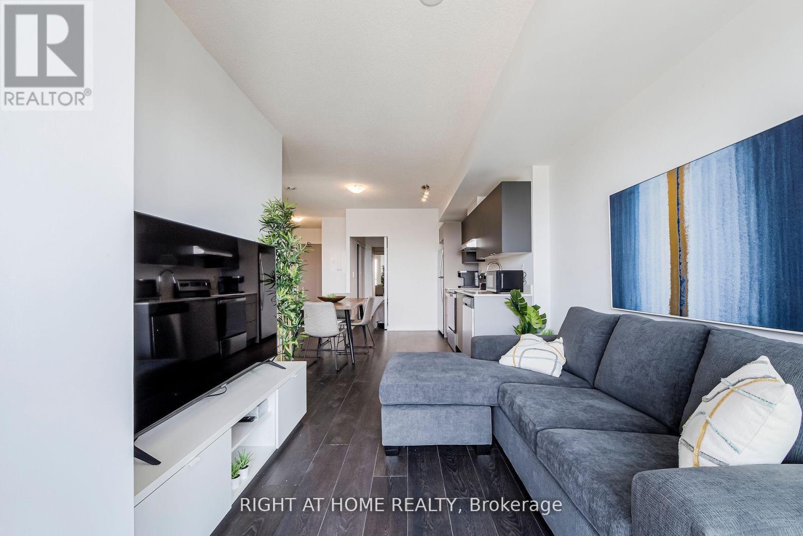 B816 - 3200 DAKOTA COMMON WAY - Photo 2 of 10, Burlington (Alton), Ontario