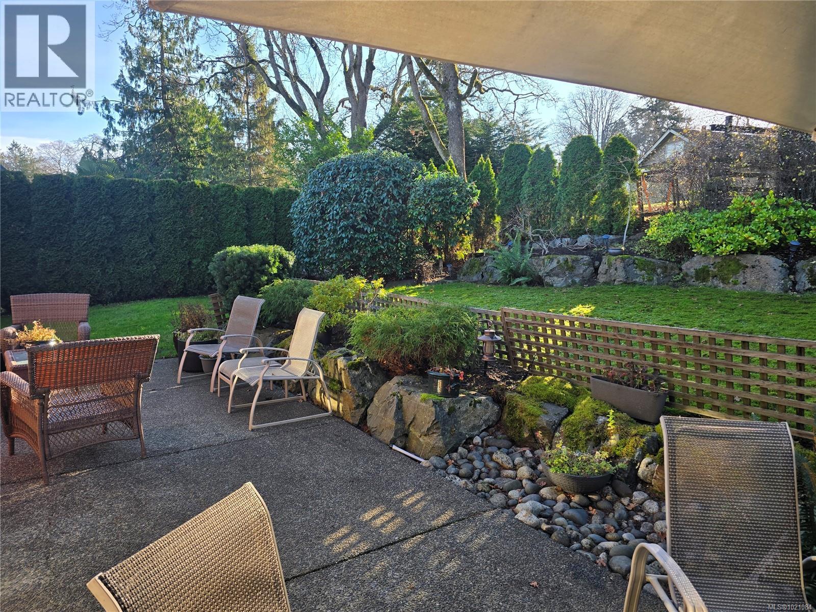  935 Lodge Avenue, Saanich