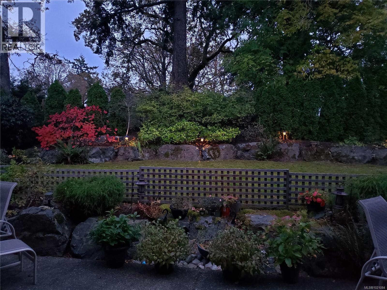  935 Lodge Avenue, Saanich