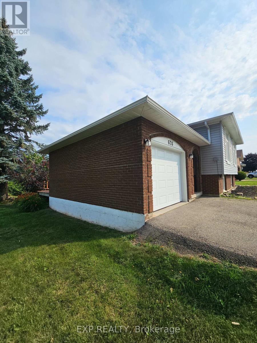 626 LAURIER BOULEVARD - 2