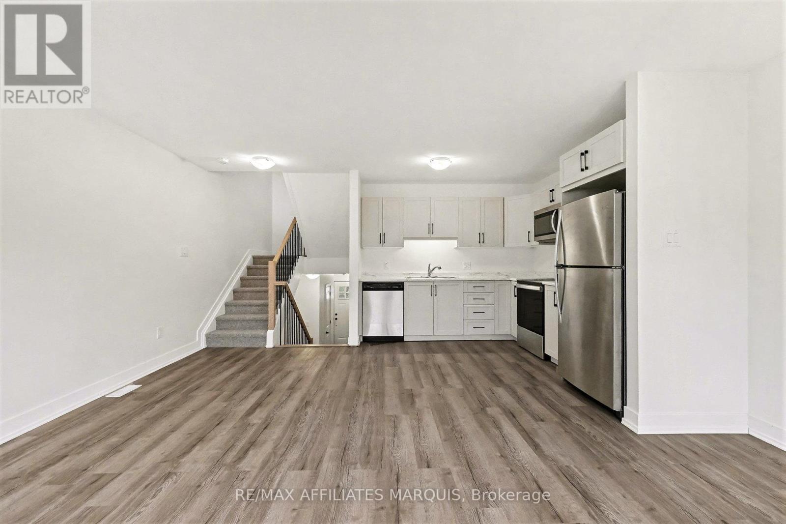 44 WHITCOMB CRESCENT - 10