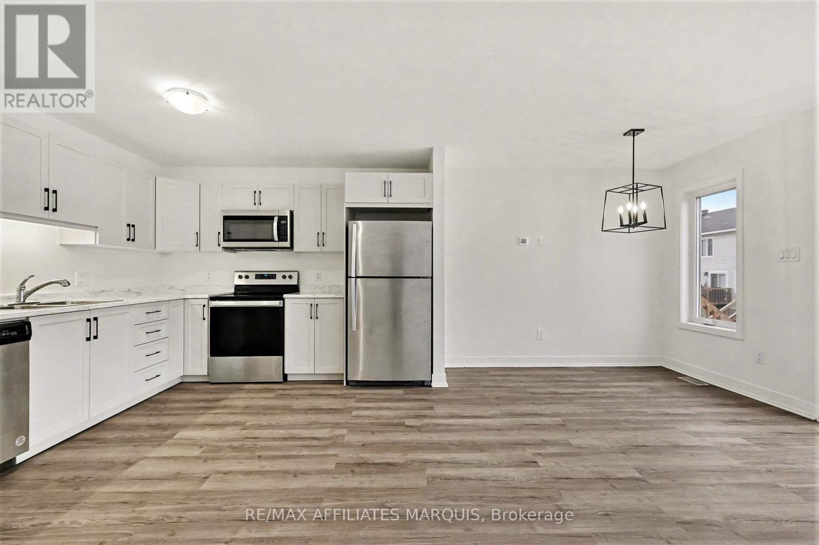 44 WHITCOMB CRESCENT - 12