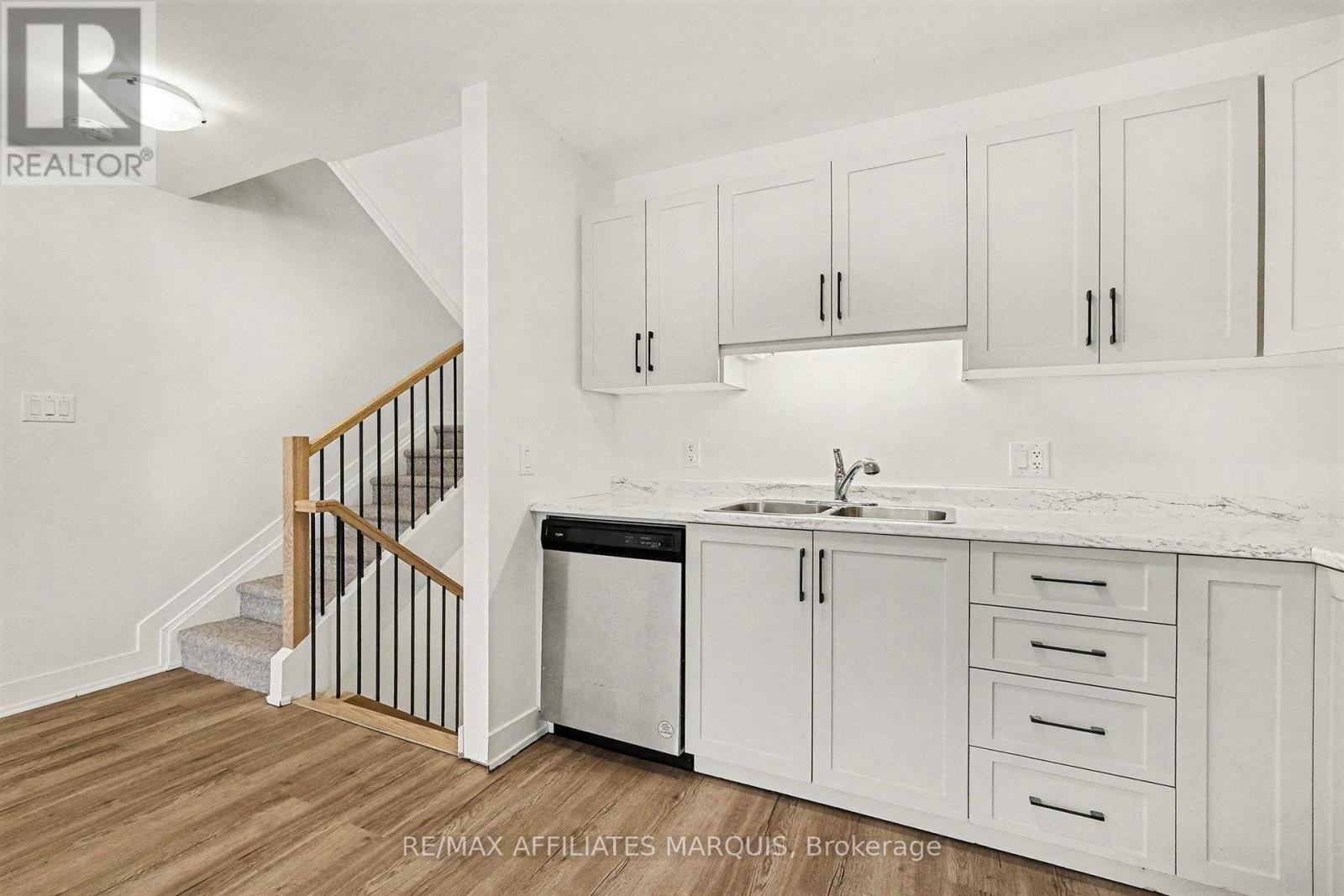 44 WHITCOMB CRESCENT - 14