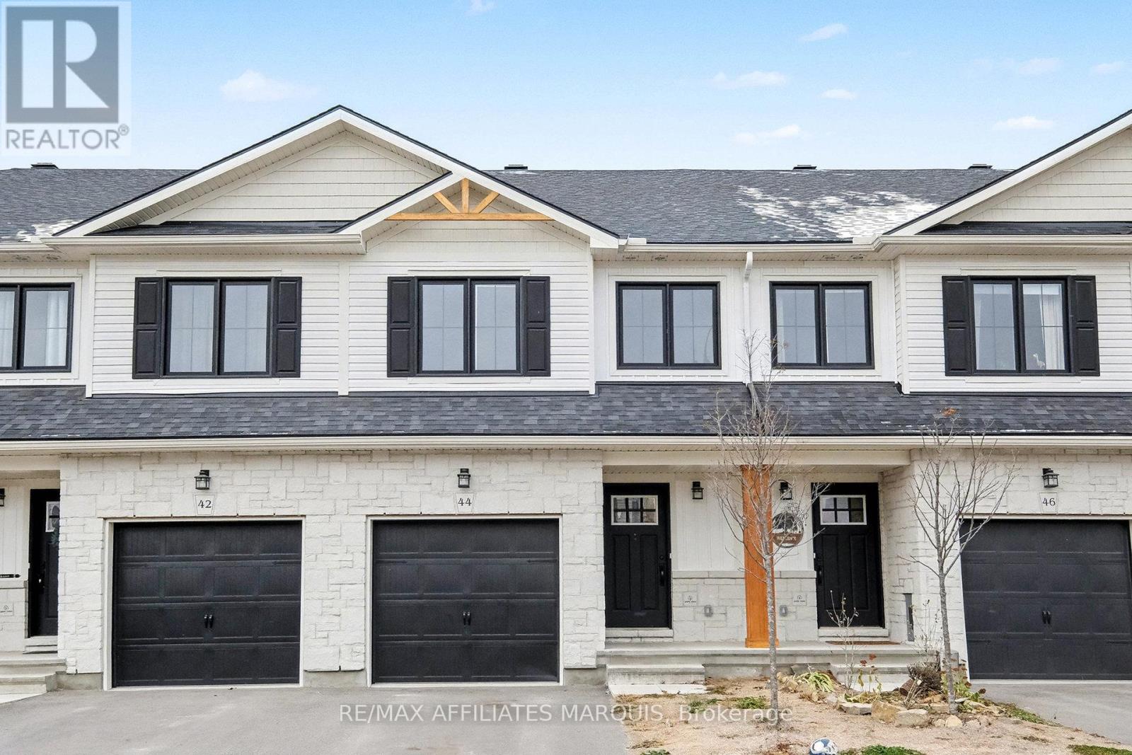 44 WHITCOMB CRESCENT - 2