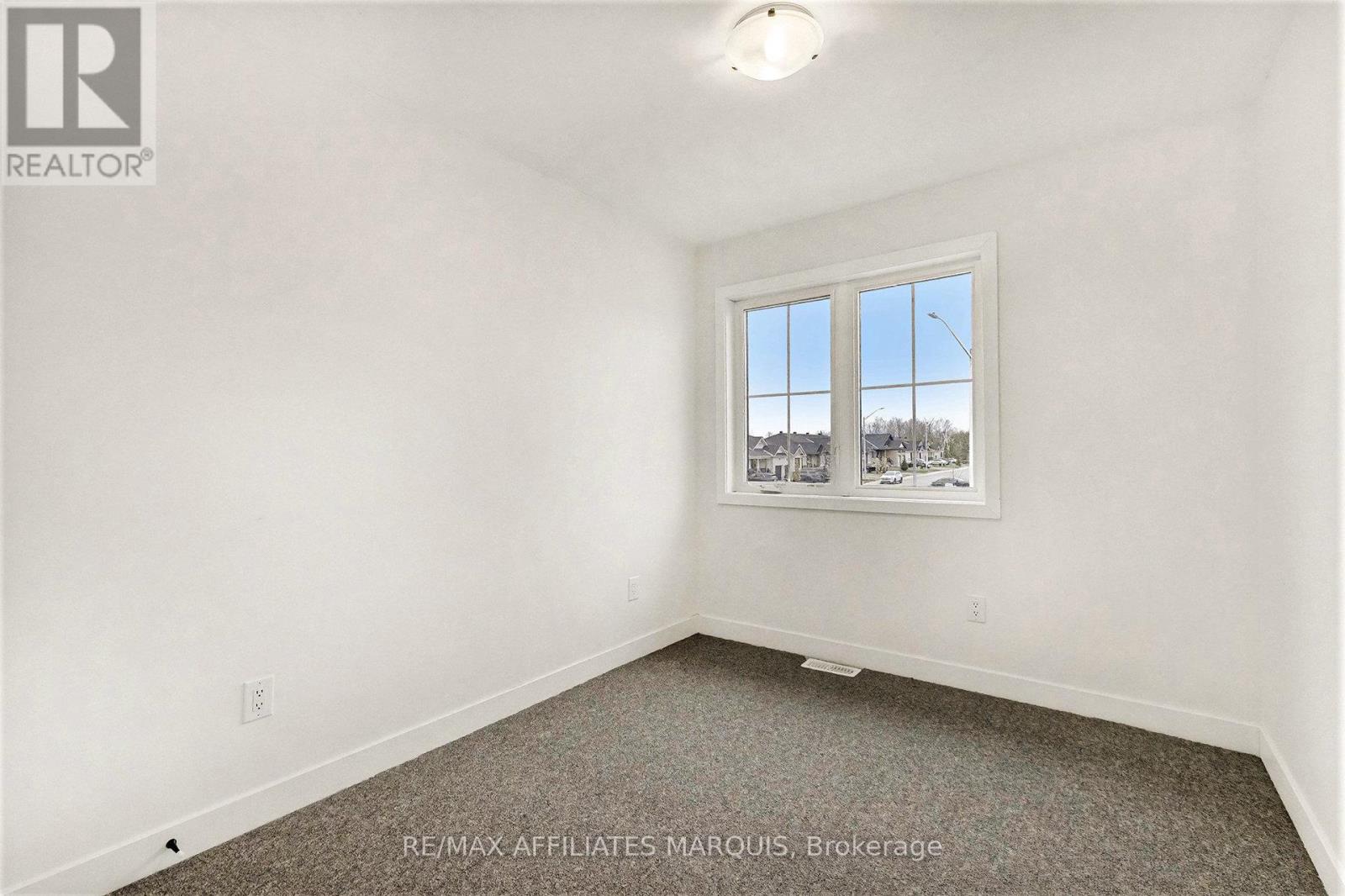 44 WHITCOMB CRESCENT - 20