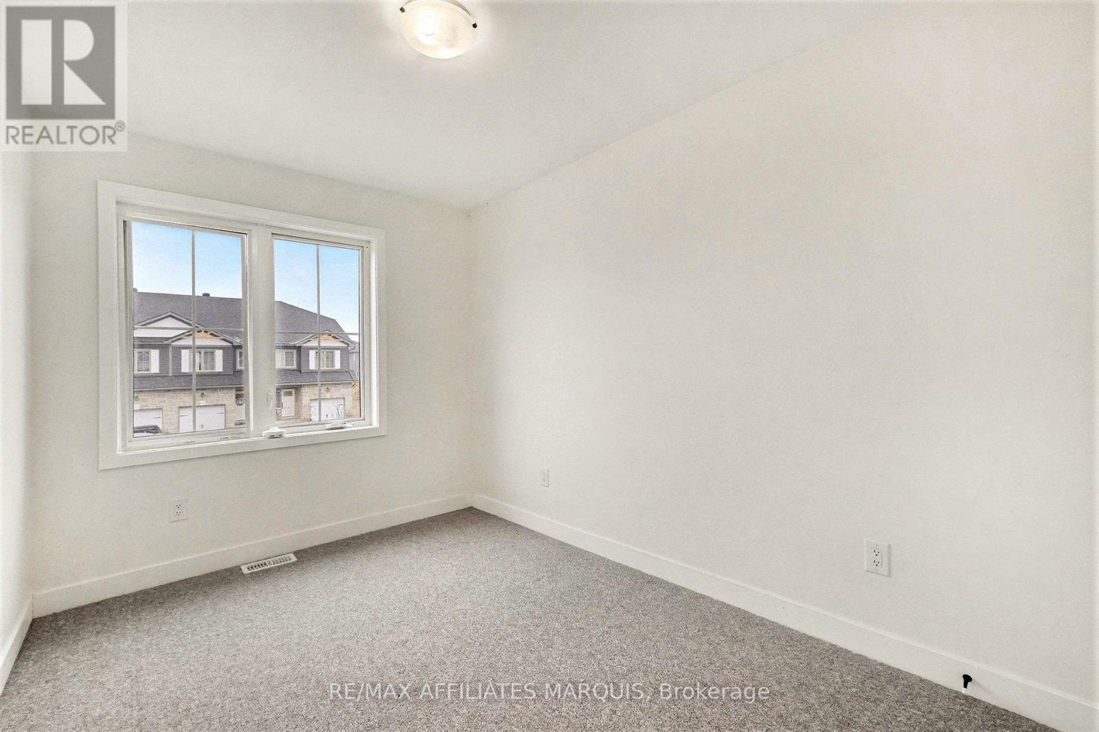 44 WHITCOMB CRESCENT - 21