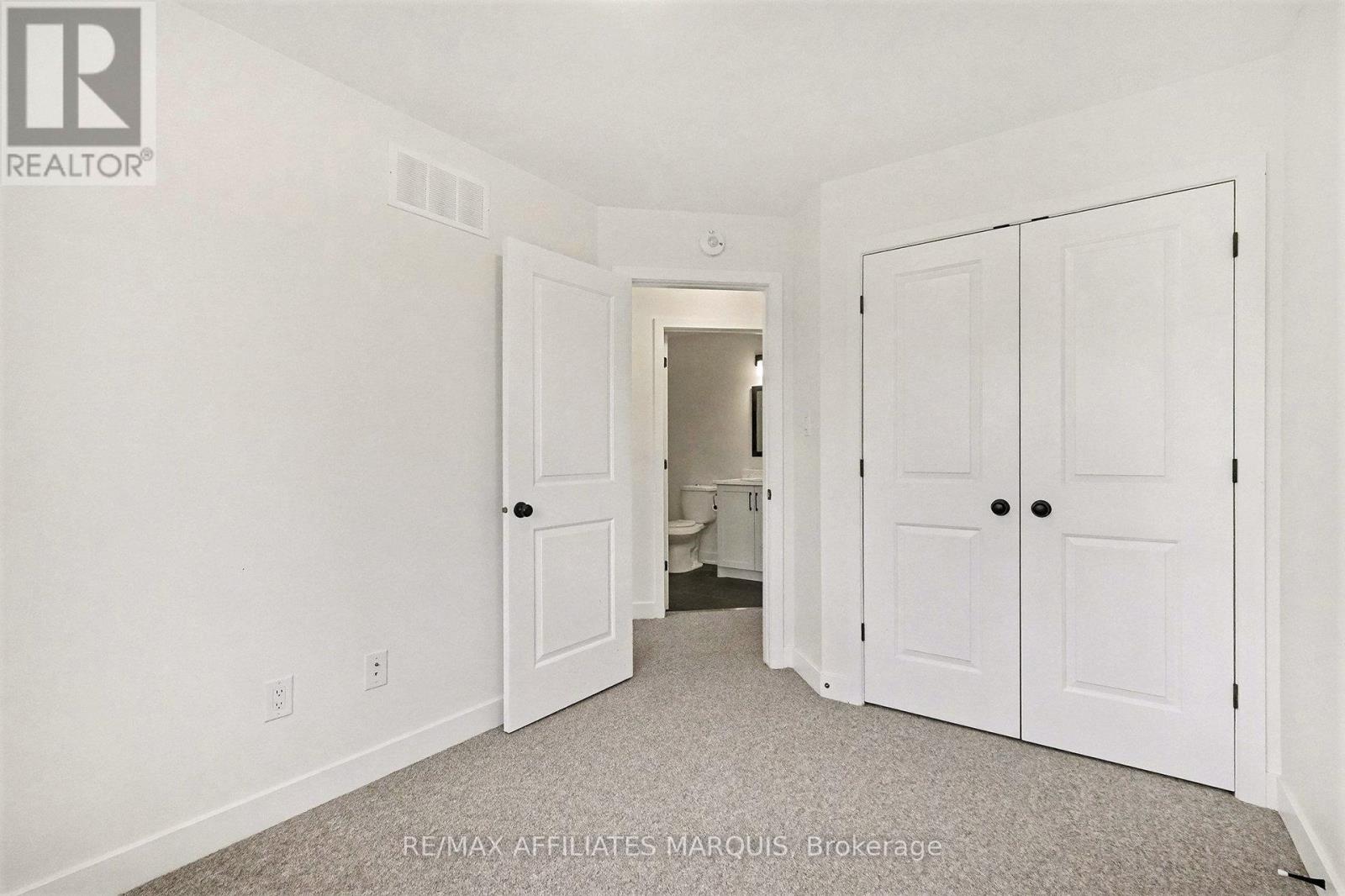 44 WHITCOMB CRESCENT - 22