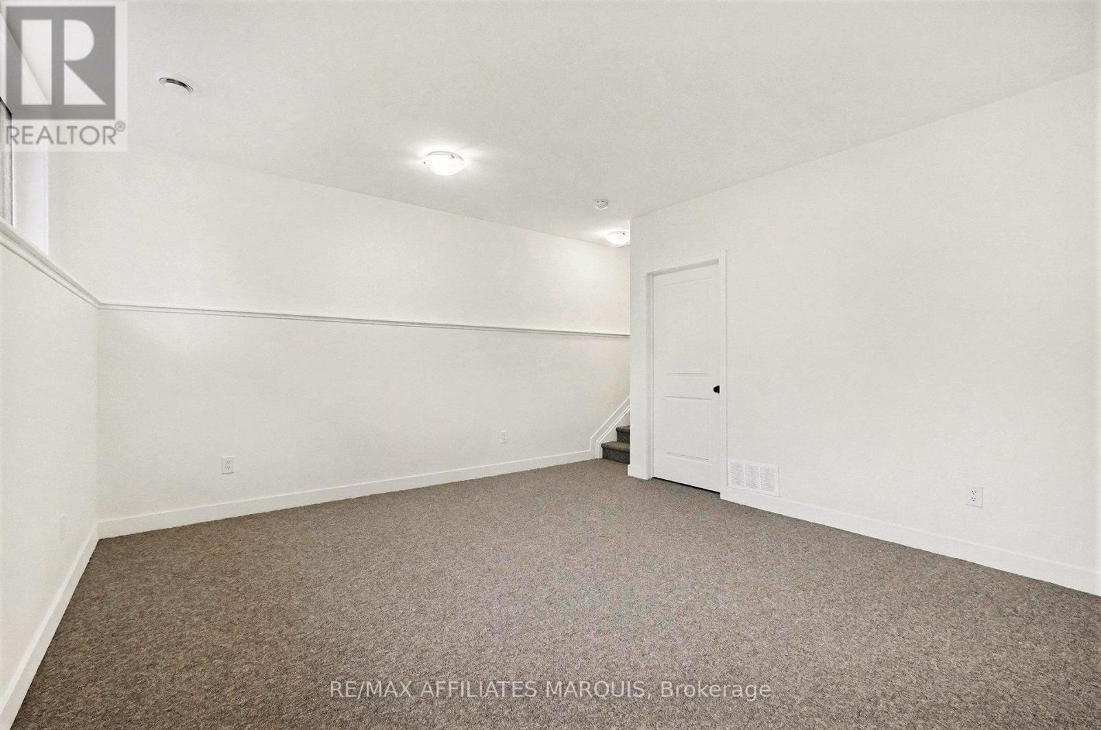 44 WHITCOMB CRESCENT - 24