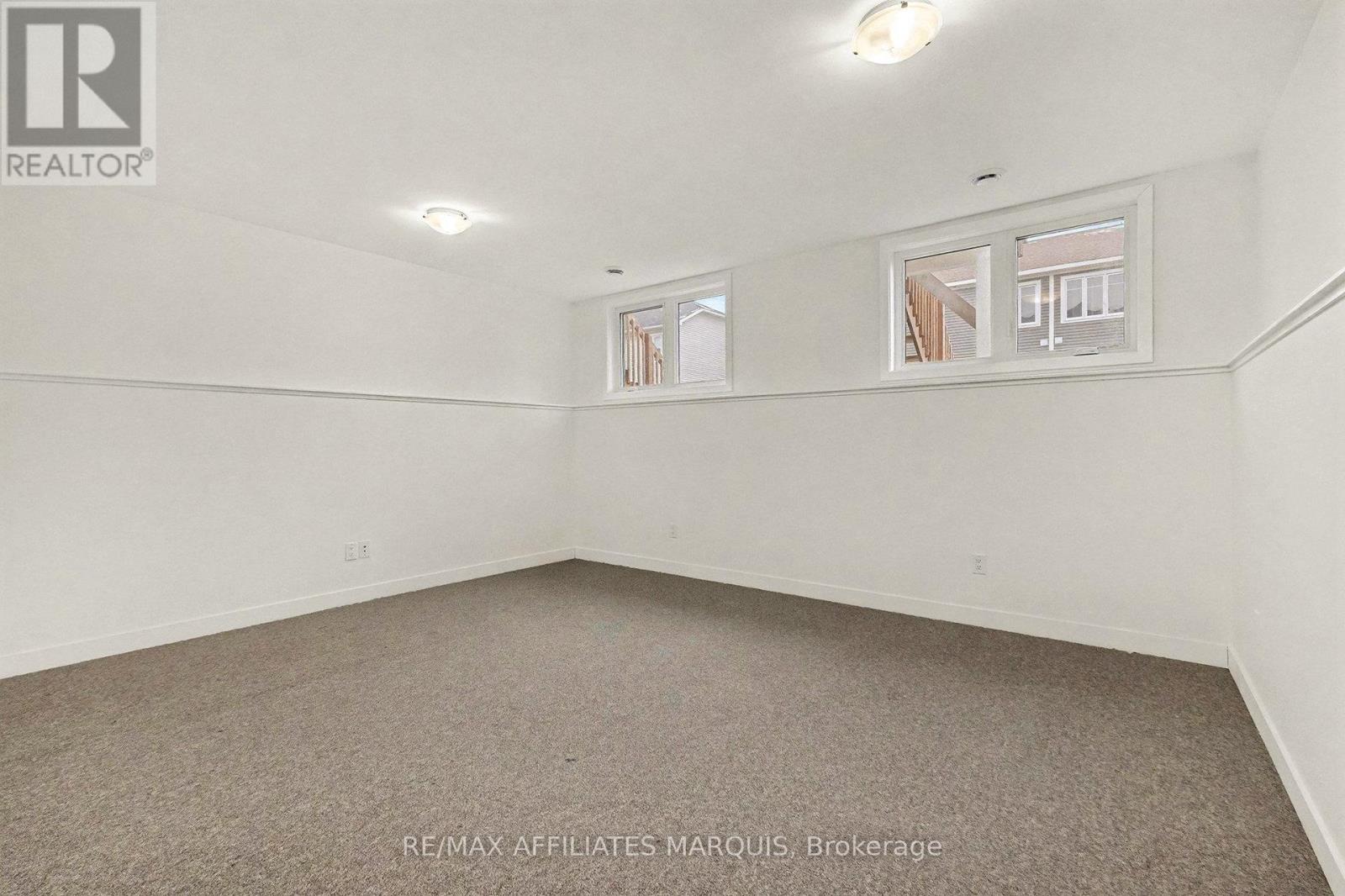 44 WHITCOMB CRESCENT - 25