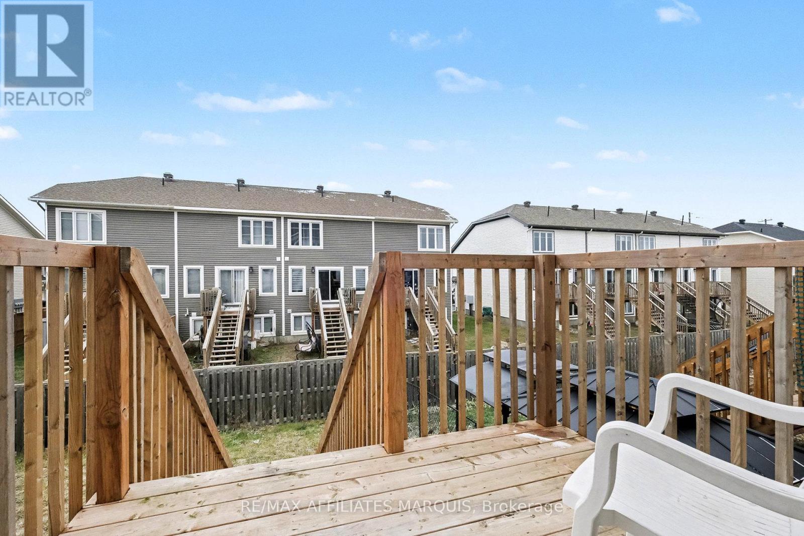 44 WHITCOMB CRESCENT - 31