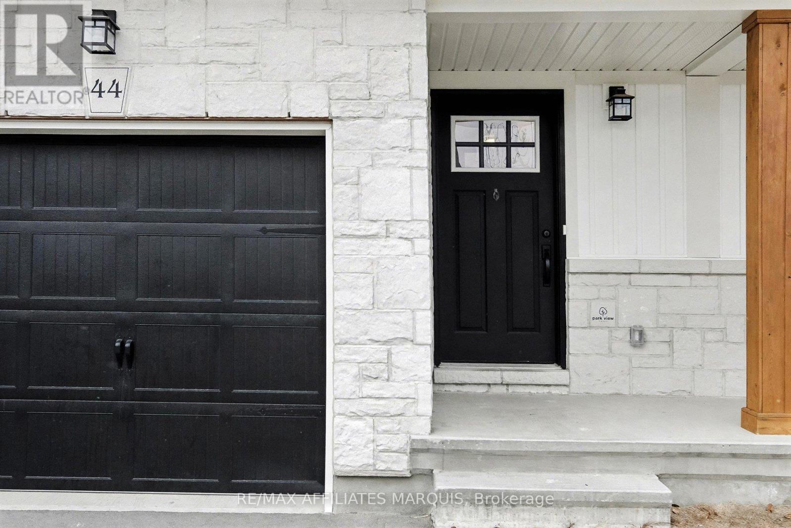 44 WHITCOMB CRESCENT - 4