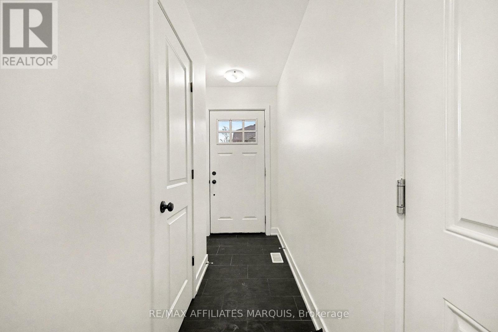 44 WHITCOMB CRESCENT - 5