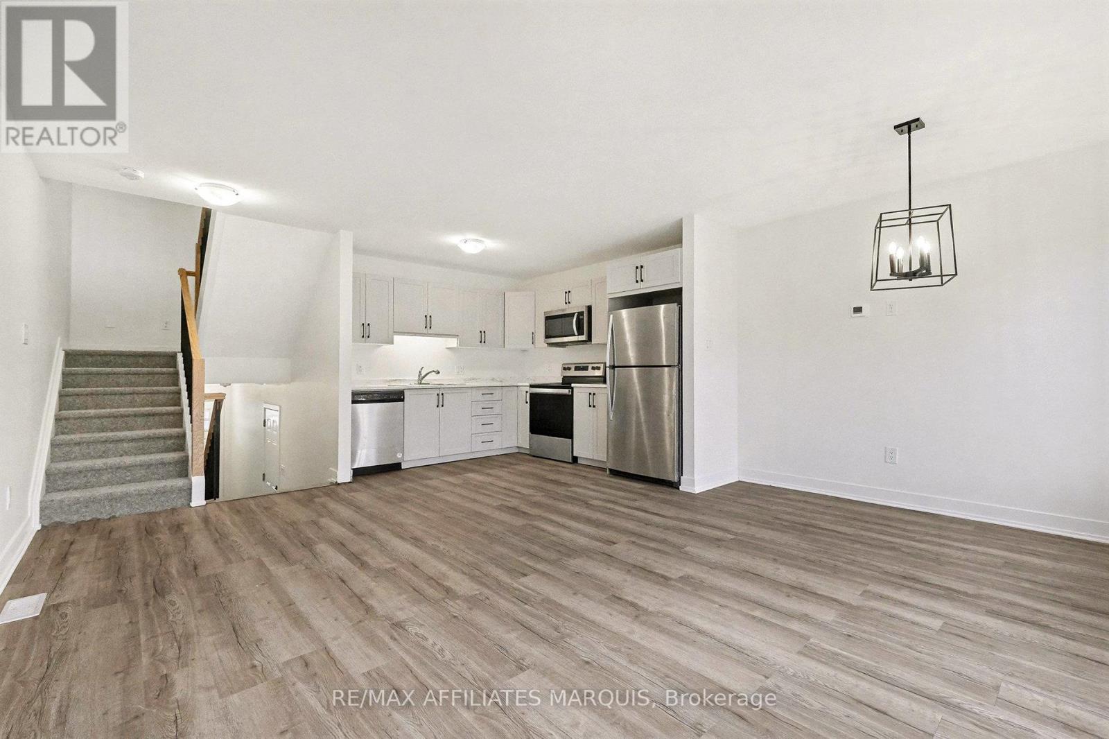 44 WHITCOMB CRESCENT - 6