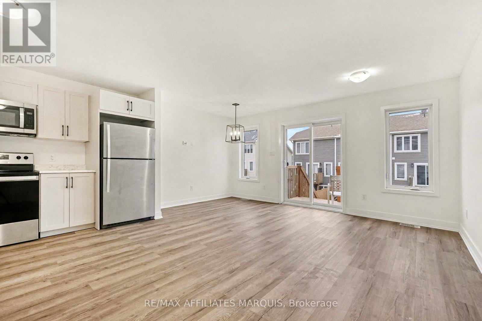 44 WHITCOMB CRESCENT - 7