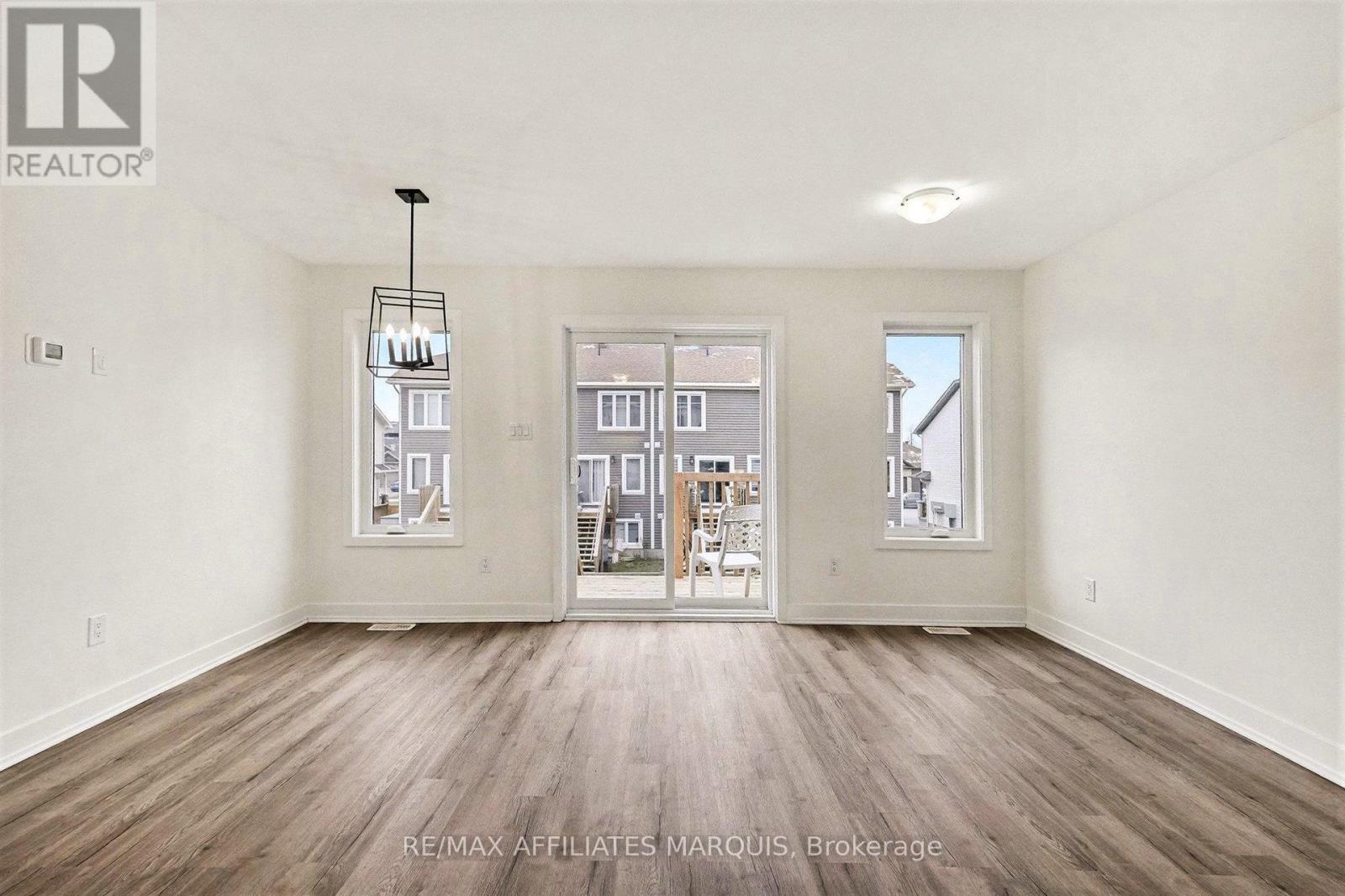 44 WHITCOMB CRESCENT - 8