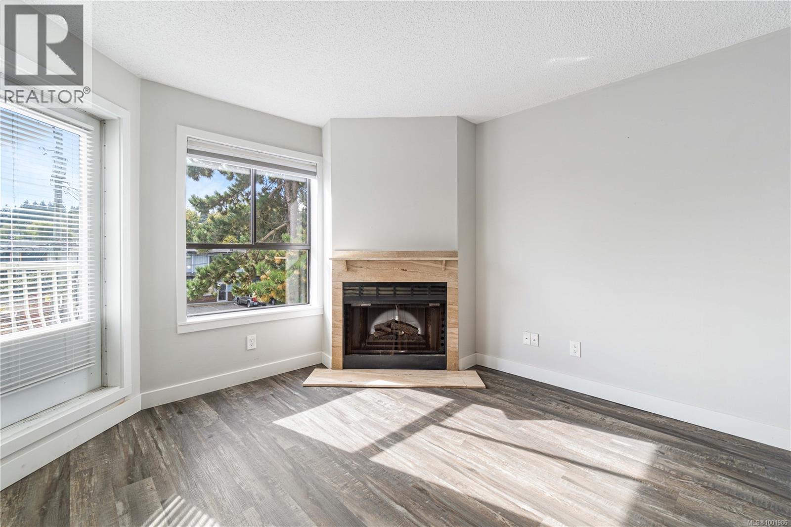 213 2815 Departure Bay Rd, Nanaimo