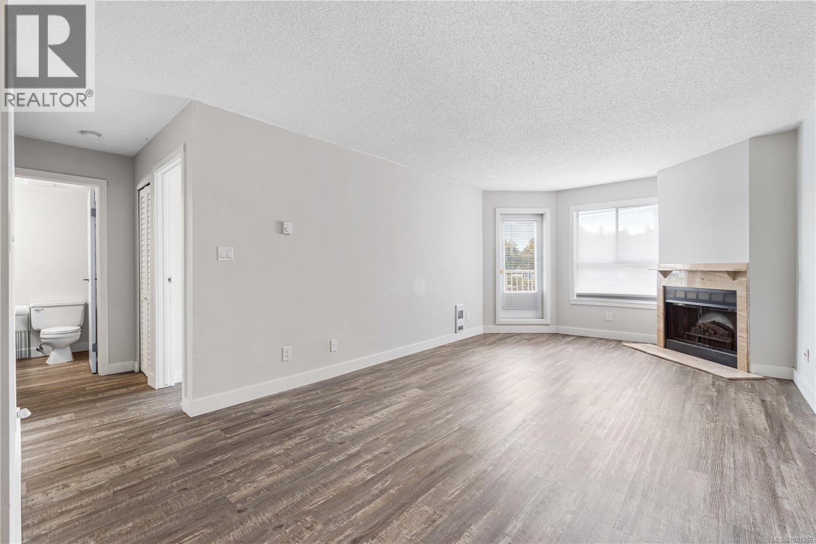 213 2815 Departure Bay Rd, Nanaimo