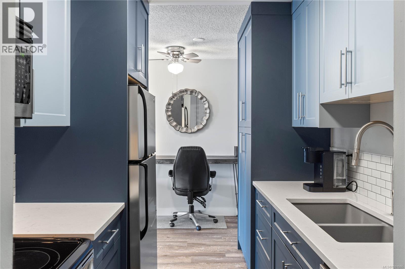 213 2815 Departure Bay Rd, Nanaimo