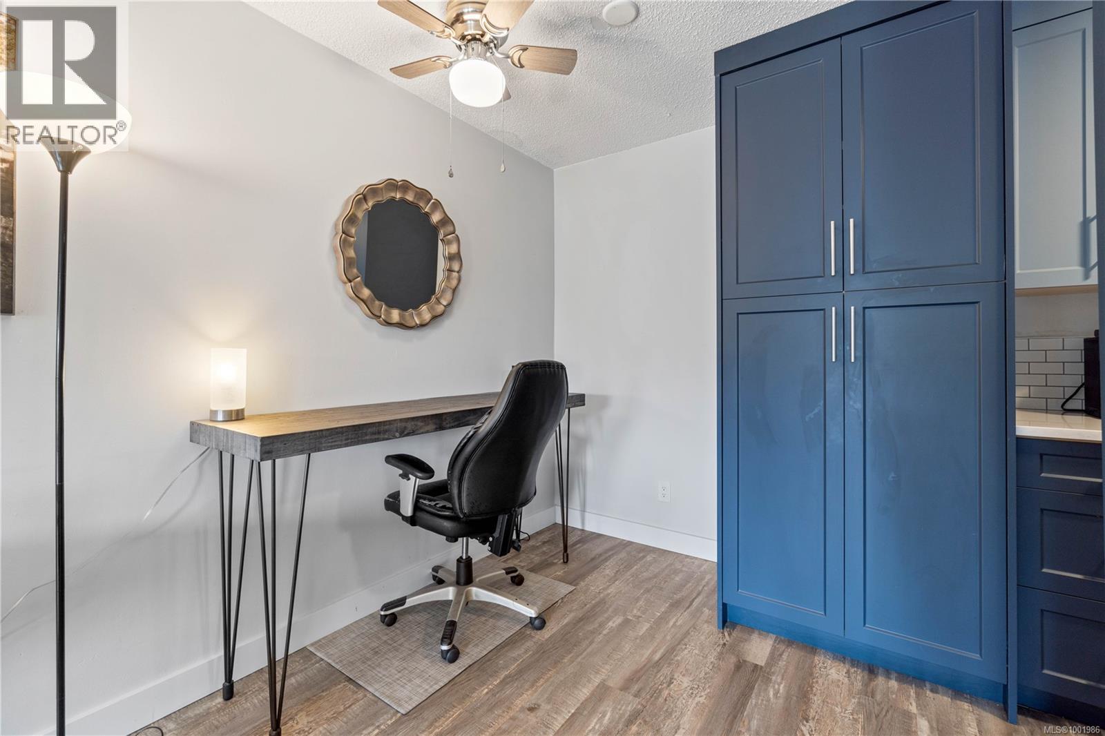 213 2815 Departure Bay Rd, Nanaimo