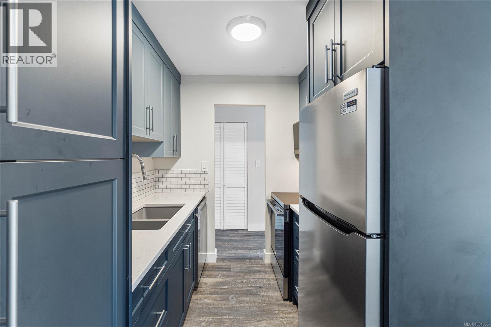 213 2815 Departure Bay Rd, Nanaimo